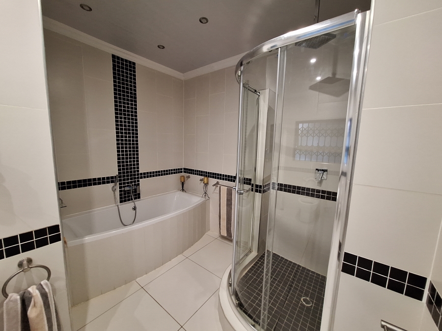 5 Bedroom Property for Sale in Protea Park North West